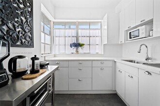 1005 Meridian Ave in Miami Beach, FL - Building Photo - Building Photo
