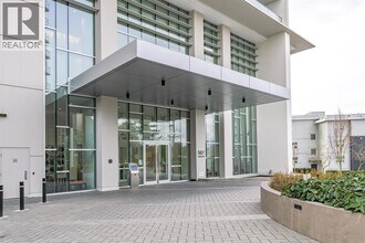 567 Clarke Rd in Coquitlam, BC - Building Photo - Building Photo