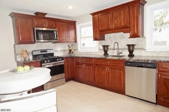 421 New York Ave in Elizabeth, NJ - Building Photo - Building Photo