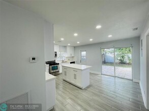 2231 SW 14th St in Fort Lauderdale, FL - Building Photo - Building Photo