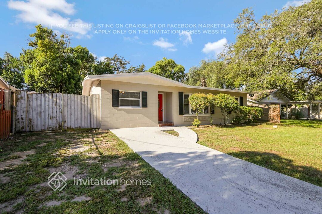 4103 E 97th Ave in Tampa, FL - Foto de edificio