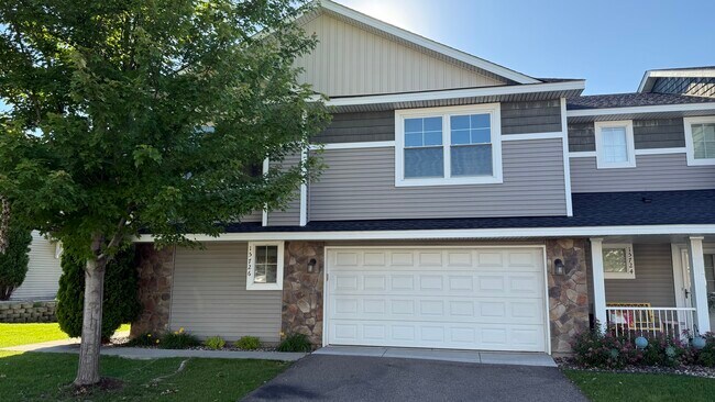 15726 60th Ave N in Plymouth, MN - Foto de edificio - Building Photo