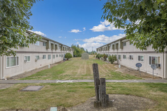 Crown Ridge Apartments in Salem, OR - Building Photo - Building Photo