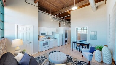 812 Lofts in Peoria, IL - Foto de edificio - Building Photo