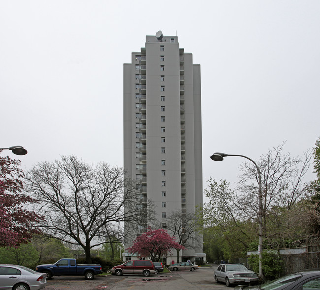 Ray McCleary Towers in Toronto, ON - Building Photo - Building Photo