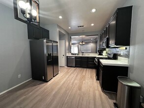 1243 W Ave H 7 in Lancaster, CA - Building Photo - Building Photo