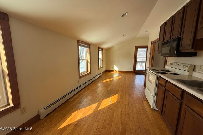 109 Lake Ave in Saratoga Springs, NY - Building Photo - Building Photo