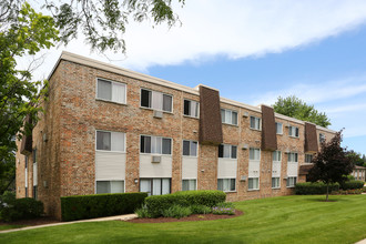 The Arbors of Glen Ellyn in Glen Ellyn, IL - Building Photo - Building Photo