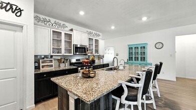 305 N Kowald Ln in New Braunfels, TX - Building Photo - Building Photo