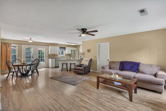 405 Whispering Ln in Seneca, SC - Building Photo - Building Photo