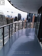 11 Wellesley St W in Toronto, ON - Building Photo - Building Photo