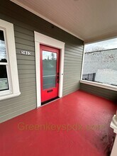 3803 SE Gladstone St in Portland, OR - Building Photo - Building Photo