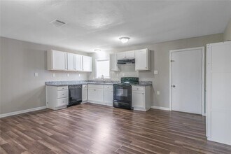 626 W 6th St in Freeport, TX - Building Photo - Building Photo