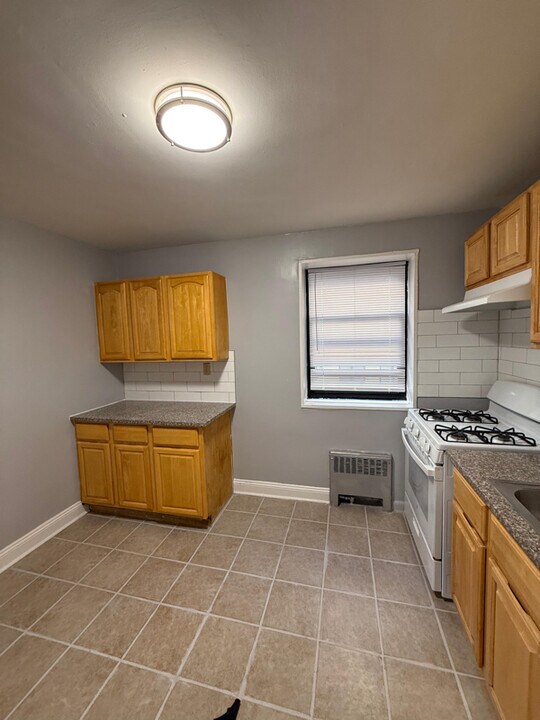 56 S Munn Ave in East Orange, NJ - Building Photo