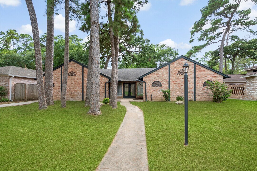 16911 Summit Oaks Ln in Spring, TX - Building Photo