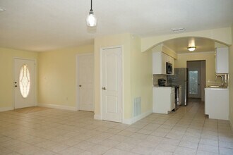 521 Chiles Ln in Orlando, FL - Building Photo - Building Photo