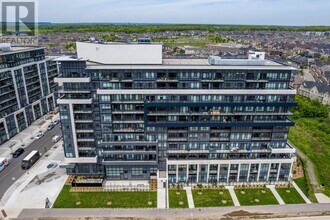395-395 Dundas St W in Oakville, ON - Building Photo - Building Photo