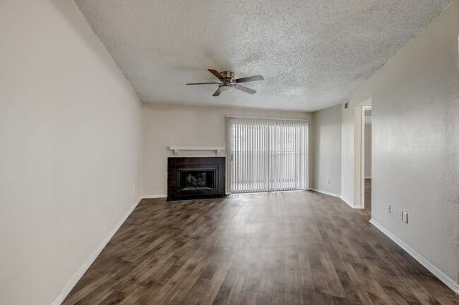 SKYE Isle in Dallas, TX - Building Photo - Building Photo