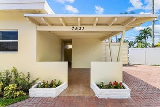 7531 Edgewater Cir in West Palm Beach, FL - Building Photo - Building Photo