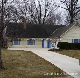 25995 Tallwood Dr in North Olmsted, OH - Building Photo
