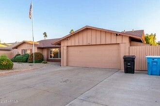 3535 W Saint Moritz Ln in Phoenix, AZ - Foto de edificio - Building Photo