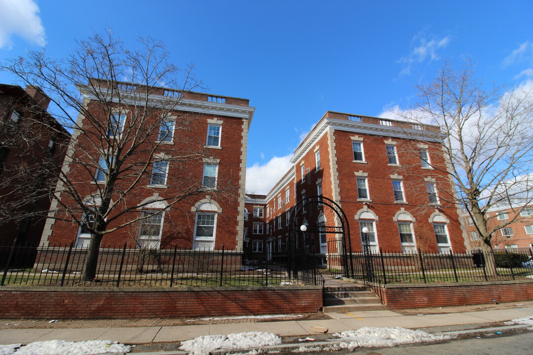 47 Willard St in Hartford, CT - Building Photo