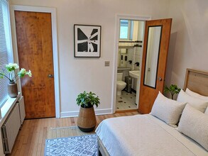 1405 W Jarvis Ave in Chicago, IL - Building Photo - Building Photo