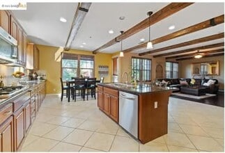 1287 Prominent Dr in Brentwood, CA - Foto de edificio - Building Photo