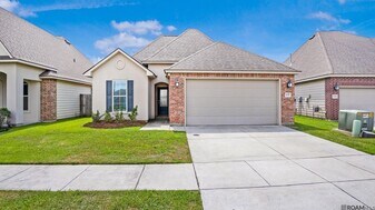 1237 Foxtail Dr in Baton Rouge, LA - Building Photo