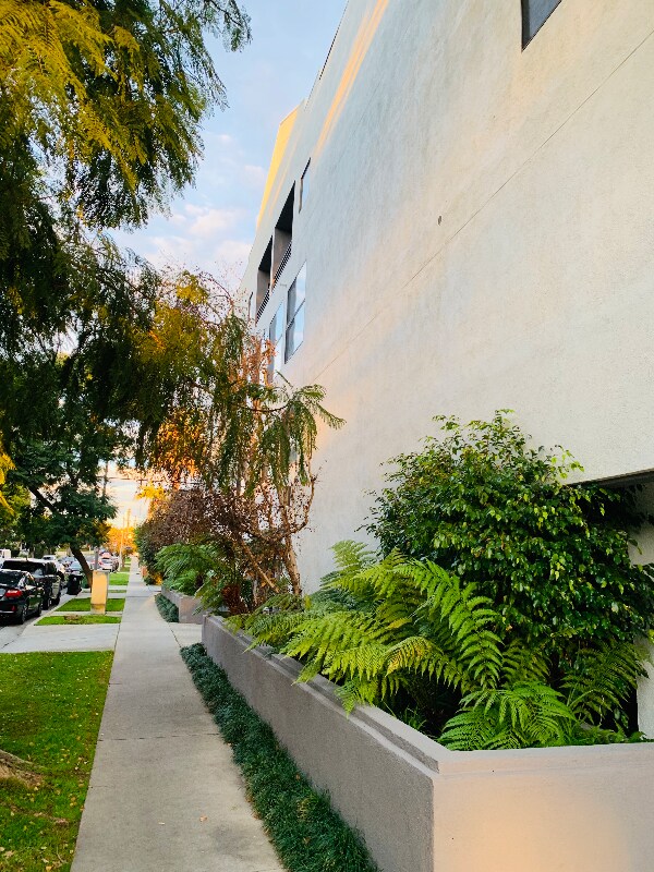 1600 Camden Ave-Unit -1 in Los Angeles, CA - Foto de edificio - Building Photo