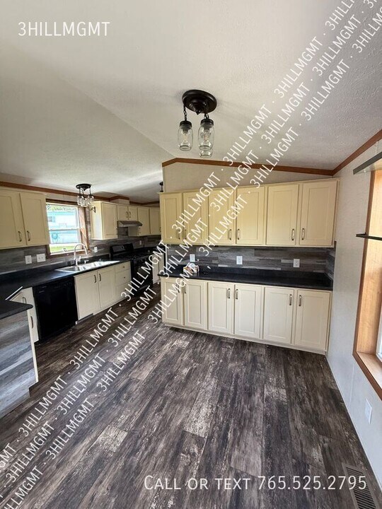 13025 Crestview Ave in Meadville, PA - Building Photo