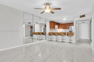 9355 SW 8th St in Boca Raton, FL - Building Photo - Building Photo
