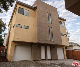 6007 1/2 Barton Ave in Los Angeles, CA - Building Photo - Building Photo