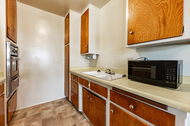 Foothill Terrace in Monrovia, CA - Building Photo - Interior Photo