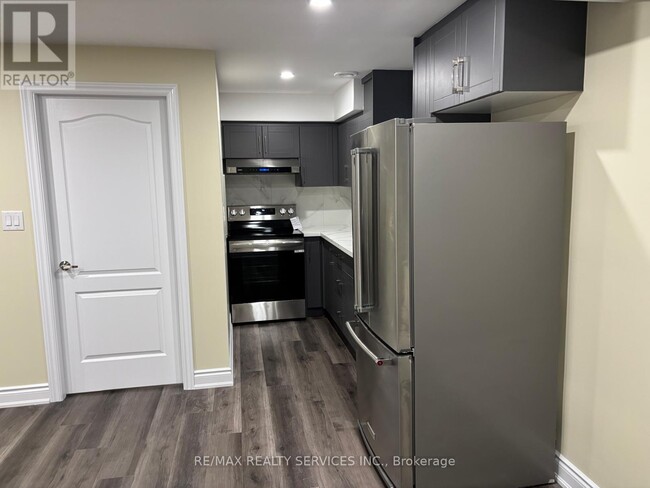 12 Macklin St in Brantford, ON - Building Photo - Building Photo