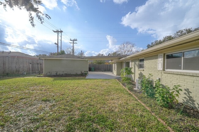 property at 5471 Loch Lomond Dr