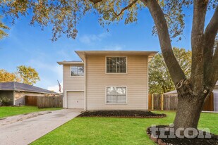 12844 Edgewood Park Dr in Houston, TX - Building Photo