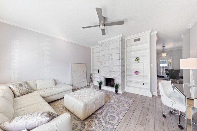 7700 Creekbend Dr, Unit 30 in Houston, TX - Building Photo - Building Photo