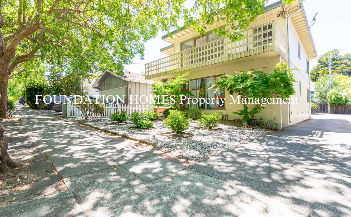 315 C St in San Rafael, CA - Building Photo