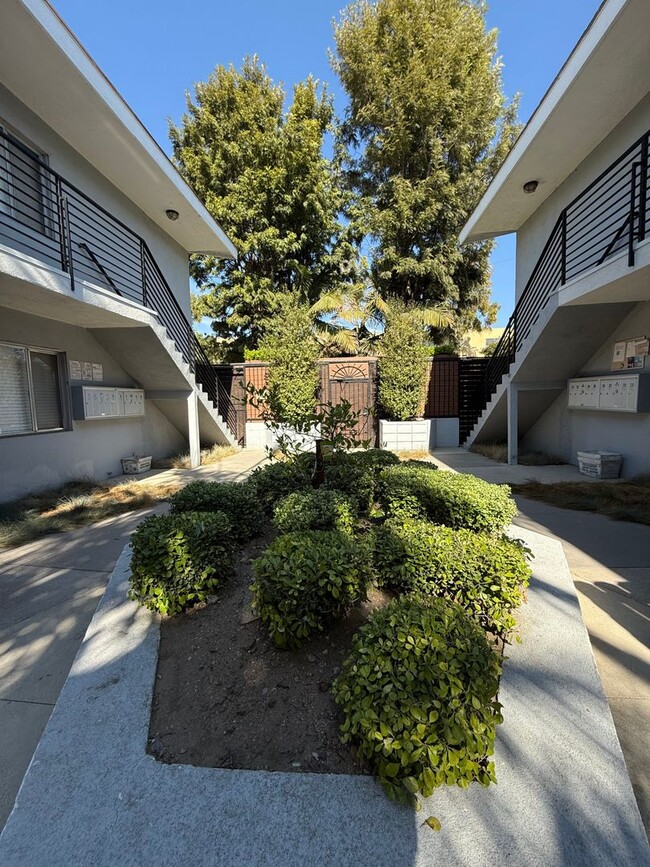 2727 Abbot Kinney Blvd in Los Angeles, CA - Building Photo - Building Photo