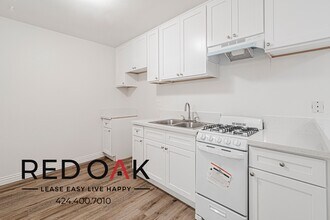 15005 Sherman Way in Los Angeles, CA - Building Photo - Building Photo