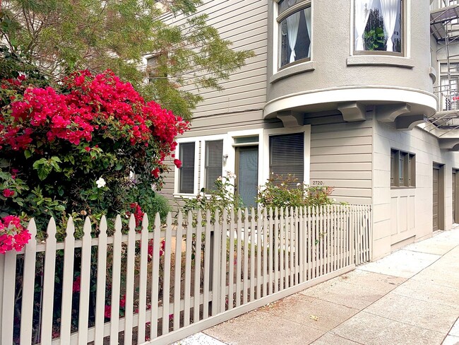 2720 Sacramento St in San Francisco, CA - Building Photo - Building Photo