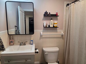 5 Lancelot Court in Salem, NH - Building Photo - Building Photo