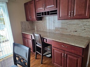 176 Oak Grove Ave in Fall River, MA - Foto de edificio - Building Photo