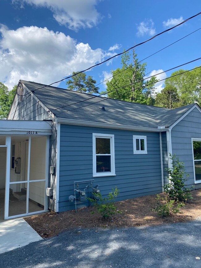 property at 1011 Lakeview Dr