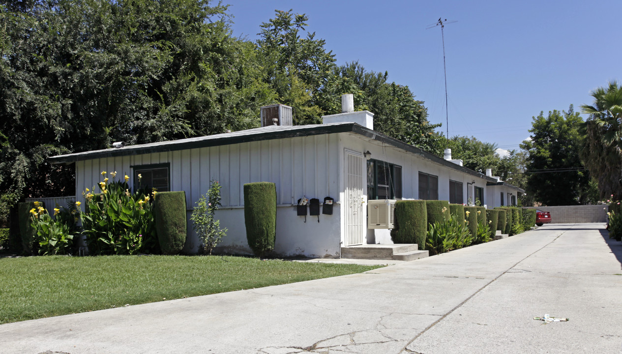 7007 Perris Hill Rd in San Bernardino, CA - Building Photo