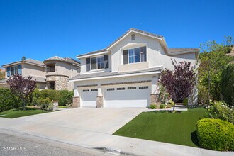 1004 Lambourne Pl in Oak Park, CA - Building Photo - Building Photo