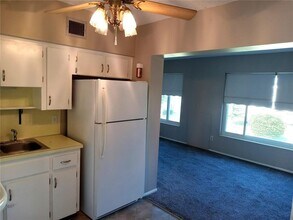 2428 Columbia Dr in Clearwater, FL - Building Photo - Building Photo