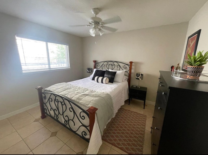 2611 Woodline St in San Antonio, TX - Foto de edificio