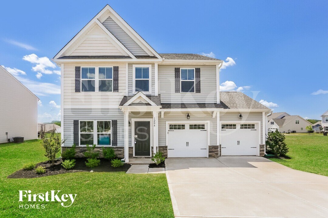 1204 Juddson Dr in Waxhaw, NC - Foto de edificio